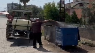 Toprakkale Belediyesi ilçe genelindeki çöp konteynerlerini ilaçladı