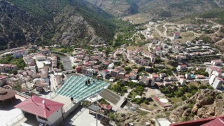 Torul Cam Seyir Terası manzarası ve nefes kesen 240 metrelik yüksekliğiyle ziyaretçilerini bekliyor