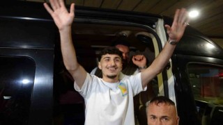 Trabzonsporun yeni transferi Cihan Çanak, Trabzona geldi