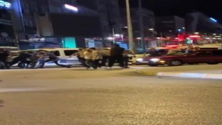 Trafik kazası sonrası kavga çıktı: 2 yaralı