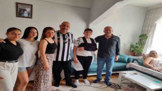 Trafik kazasında yaralanan öğrencinin evine giderek verdiler