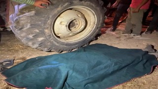 Traktörün altından kalan emekli öğretmen hayatını kaybetti