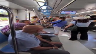 Tramvayda yolcular arasında hayvanseverlik tartışması