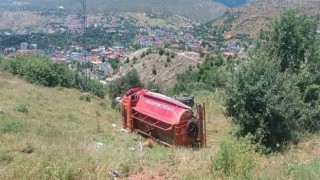 Tunceli Belediyesi aracı şarampole yuvarlandı: 3 yaralı
