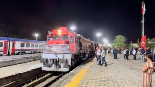 Turistik Tatvan Treninin ilk yolcuları Tatvana vardı