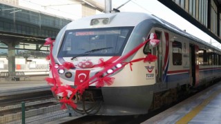 Turistik Tuz Ekspresi turu, yerli dizel tren seti ile gerçekleştiriliyor