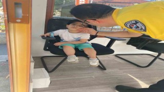 Turizm zabıtası kaybolan yabancı uyruklu çocuğun ailesini buldu