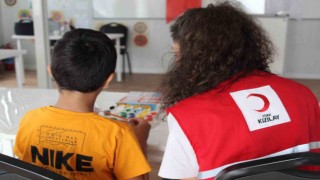 Türk Kızılay deprem bölgesinde 532 çocuğun yanında
