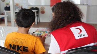 Türk Kızılay'ı deprem bölgesindeki yetim çocukların yanında