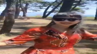 Türk rehberler Koreli turistlere halay öğretti