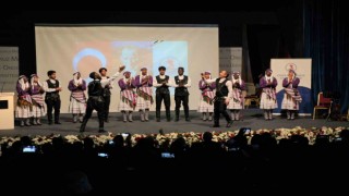 Türkçeyi öğrenen uluslararası öğrencilerden renkli mezuniyet töreni
