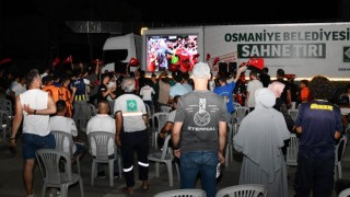 Türkiye’nin Zaferi Cumhuriyet Meydanı’nda Coşkuyla Kutlandı