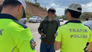 Üçüncü kez alkollü, ikinci kez ehliyetsiz yakalandı, “Başka bir ceza yazın” dedi