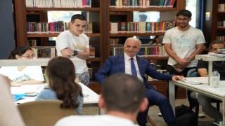 Ümraniye Belediye Başkanı İsmet Yıldırım YKS öncesi sınava hazırlanan gençleri ziyaret etti