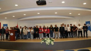 Üniversiteli gençlere terör örgütlerinin tuzakları anlatıldı