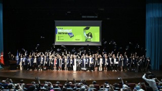 Uşak Üniversitesi 7 bin mezununu mesleki yaşama coşkuyla uğurladı