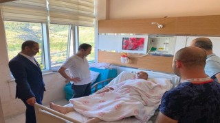 Vali Aktaş, söndürme çalışmalarına giderken kaza geçirerek yaralanan vatandaşı ziyaret etti