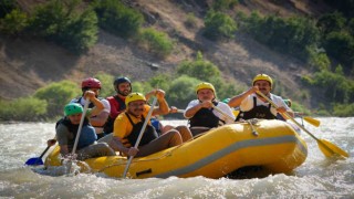 Vali Ali Çelik, Zap Suyunda gençlerle rafting yaptı