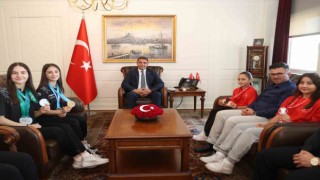 Vali Aslan başarılı sporcuları ağırladı