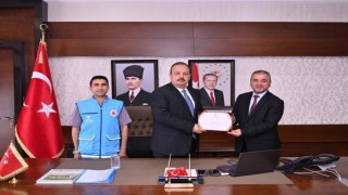 Vali Canbolat, kurban vekaletini TDV Aydın Şubesine verdi