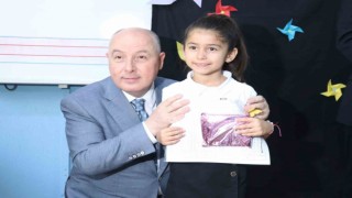 Vali Coşkun miniklerin karne heyecanına ortak oldu