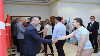 Vali Hüseyin Aksoy valilik personeli ile bayramlaştı