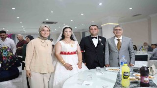 Vali katıldığı düğünde vatandaşları silah sıkma konusunda uyardı