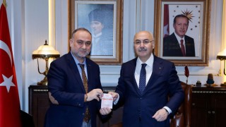 Vali Köşger'den Diyanet Vakfı'na Kurban Bağışı