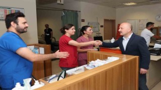 Vali Varol, hastane çalışanlarının bayramını kutladı