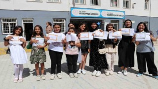 Vanda öğrencilerin karne heyecanı