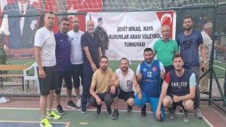 Voleybol turnuvasında Azmi Milli Okulu şampiyon oldu