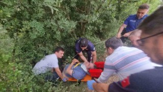 Yamaçtan aşağı düşen vatandaşı itfaiye ekipleri kurtardı