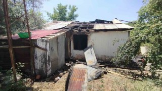 Yaşlı kadını yangından komşusu kurtardı