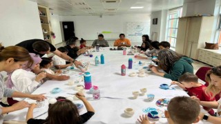 Yaz döneminde anneler ve çocuklar sanat atölyesinde buluştu
