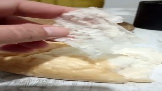 Yemek için aldı, içinden çıkanı görünce şikayete koştu
