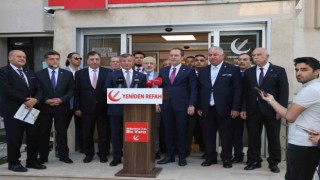 Yeniden Refah Partisi Genel Başkanı Erbakan ile Gelecek Partisi Genel Başkanı Davutoğlu bir araya geldi