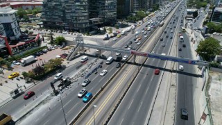 Yenileme çalışması yapılan Yenibosna Metrobüs Yaya Geçidi havadan görüntülendi