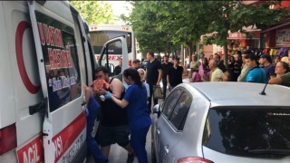 Yere çöp attı diye uyardığı kişiyle girdiği kavgada bıçaklandı... O anlar kamerada
