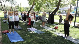 Yoga tutkunları Eyüpsultanda buluştu