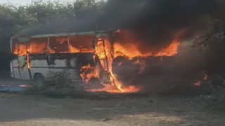 Yolcu midibüsü alevlere teslim oldu