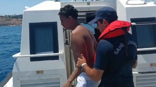 Yunanistana yüzerek geçmeye çalıştılar