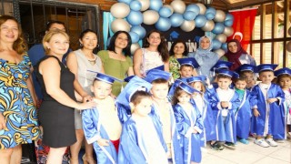 Yunusemrenin minikleri karne alıp kep attı