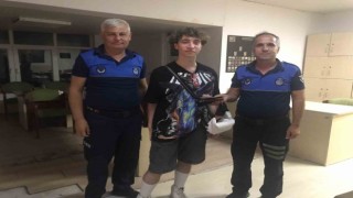 Zabıta ekipleri unutulan çantayı sahibine teslim etti