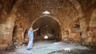 Zamana direnen 750 yıllık kervansaray restore edilmeyi bekliyor