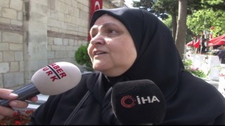 15 Temmuz şehitlerinin yakınları Edirnekapı Şehitliğinde ziyarette bulundu