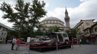 15 Temmuzda tankın ezdiği araç 15 Temmuz Demokrasi Meydanında sergileniyor