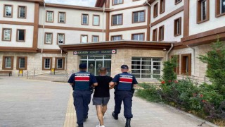 15 yıl hapis cezasıyla aranan şahıs saklandığı köy evinde yakalandı