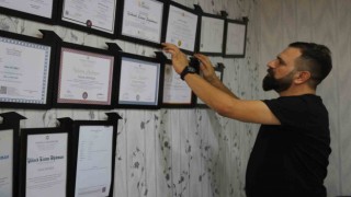 17 yıllık üniversite eğitimine 26 diploma sığdırdı