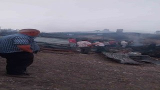 2 katlı ahşap ev yanarak kullanılamaz hale geldi
