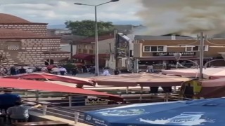 3 katlı binanın en üst katı alev alev yandı